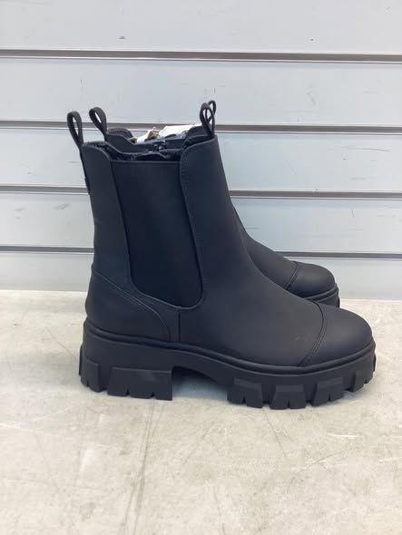 A New Day Women's Devan Winter Boots - Black Zip up - Size 6.5