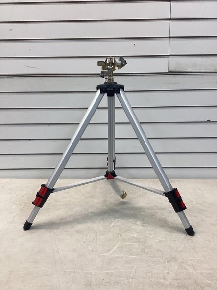 Husky Metal Pulsating Sprinkler with Tripod