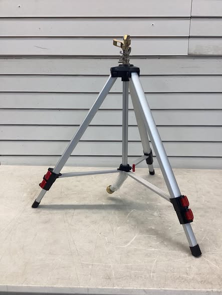 Husky Metal Pulsating Sprinkler with Tripod