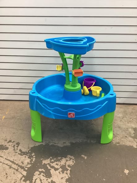 Step2 Summer Showers Splash Tower Blue Plastic Water Table for Toddlers Playset