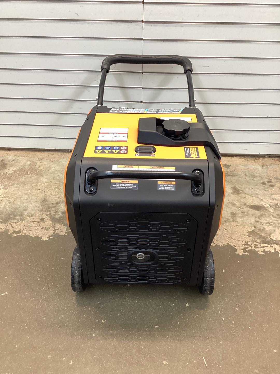 Generac 3600 / 3000-Watt Dual Fuel Electric Switch Gasoline / Propane Inverter Portable Generator with COSense-IQ3600 DF