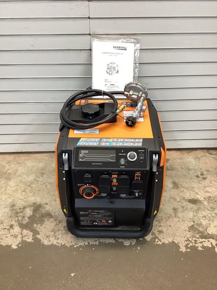 Generac 3600 / 3000-Watt Dual Fuel Electric Switch Gasoline / Propane Inverter Portable Generator with COSense-IQ3600 DF