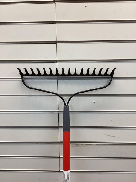 CRAFTSMAN 57.25-in L Fiberglass -Handle Welded steel Garden Rake