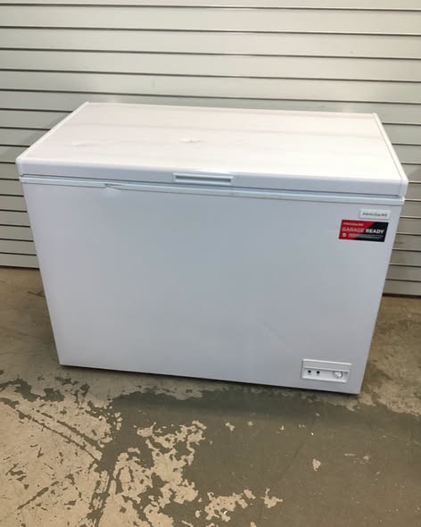 Frigidaire 43.94 in. 10 cu. ft. Manual Defrost Chest Freezer in White Garage Ready