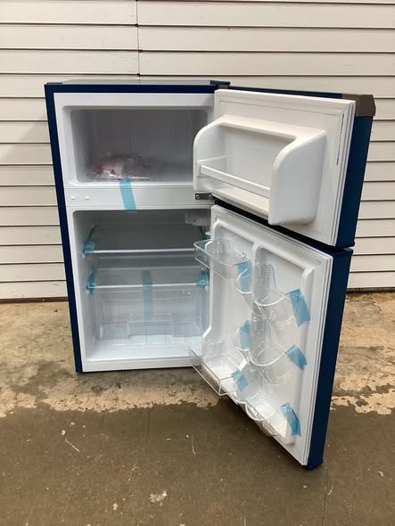 Frigidaire 3.1 cu. ft. 2-Door Retro Mini Refrigerator in Blue
