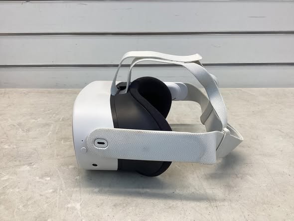 Meta Quest 3S 128GB + Compact Carrying Case -  Lightly Used