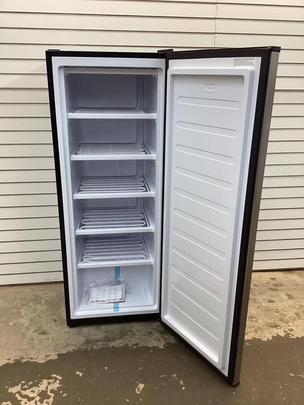 FRIGIDAIRE 6.5 CU. FT. UPRIGHT FREEZER- PLATINUM DESIGN