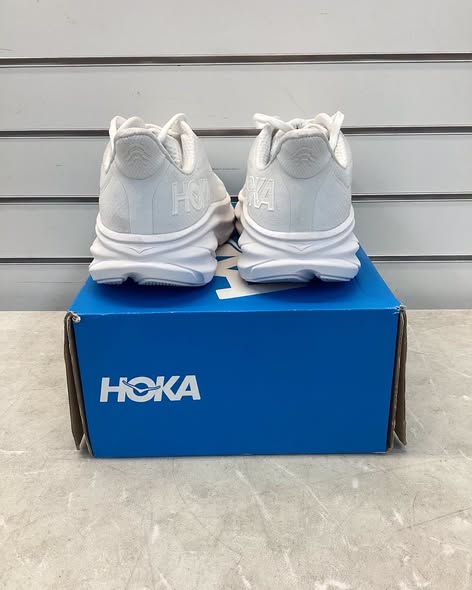 Hoka Women's Clifton 9 Everyday Running Sneaker size 10B