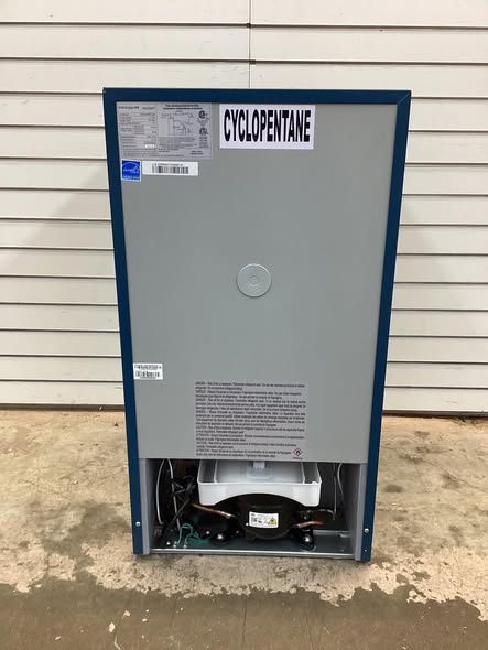 Frigidaire 3.1 cu. ft. 2-Door Retro Mini Refrigerator in Blue