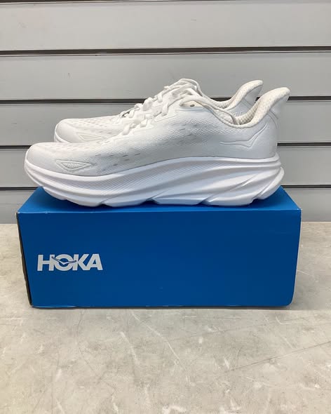 Hoka Women's Clifton 9 Everyday Running Sneaker size 10B