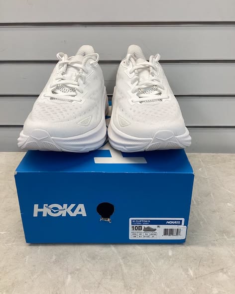 Hoka Women's Clifton 9 Everyday Running Sneaker size 10B