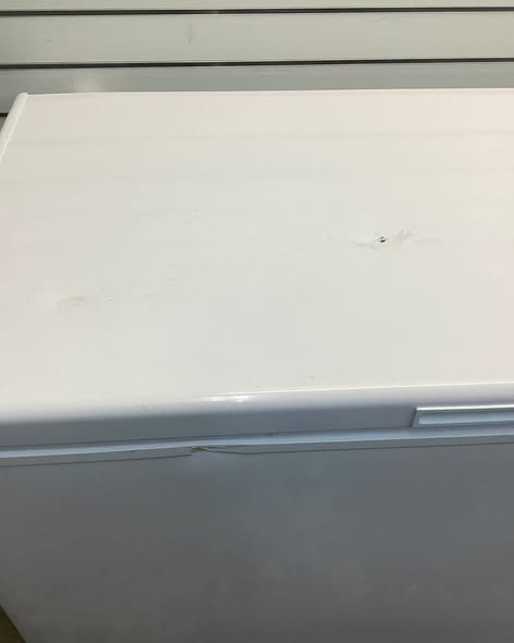Frigidaire 43.94 in. 10 cu. ft. Manual Defrost Chest Freezer in White Garage Ready