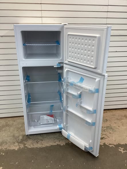 Frigidaire 7.5 cu. ft. Top Freezer Refrigerator in White