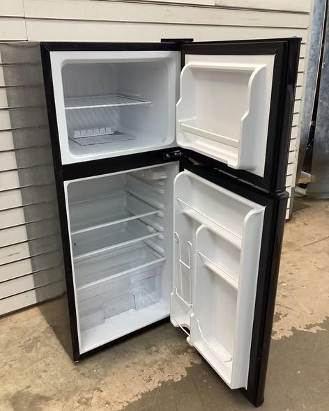 Frigidaire Gallery 4.5-cu ft Mini Fridge with Freezer