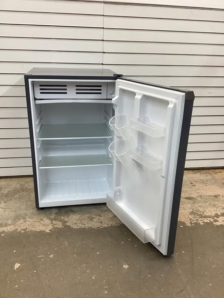 Frigidaire 4.5 cu. ft. Retro Mini Refrigerator with Freezer