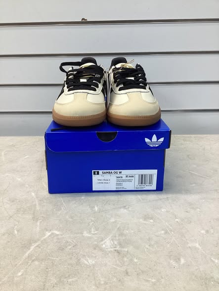 Adidas Unisex Samba OG Sneaker in Cream, Men’s Size 6, Women’s Size 7