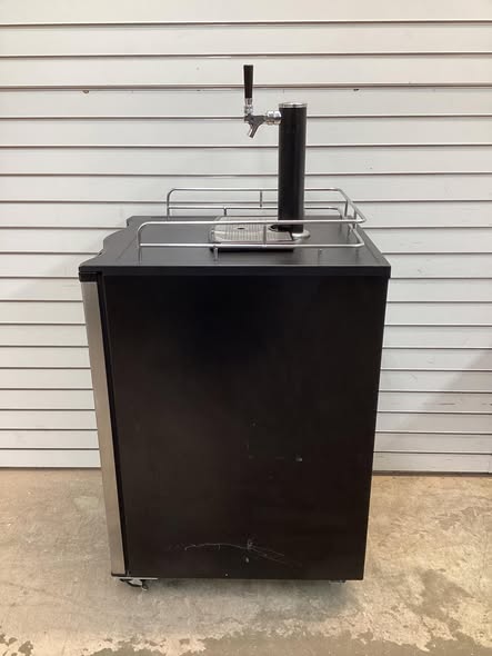 Frigidaire 6.1 cu. ft. Kegerator Beer Bar with Single Tap - Lightly Used