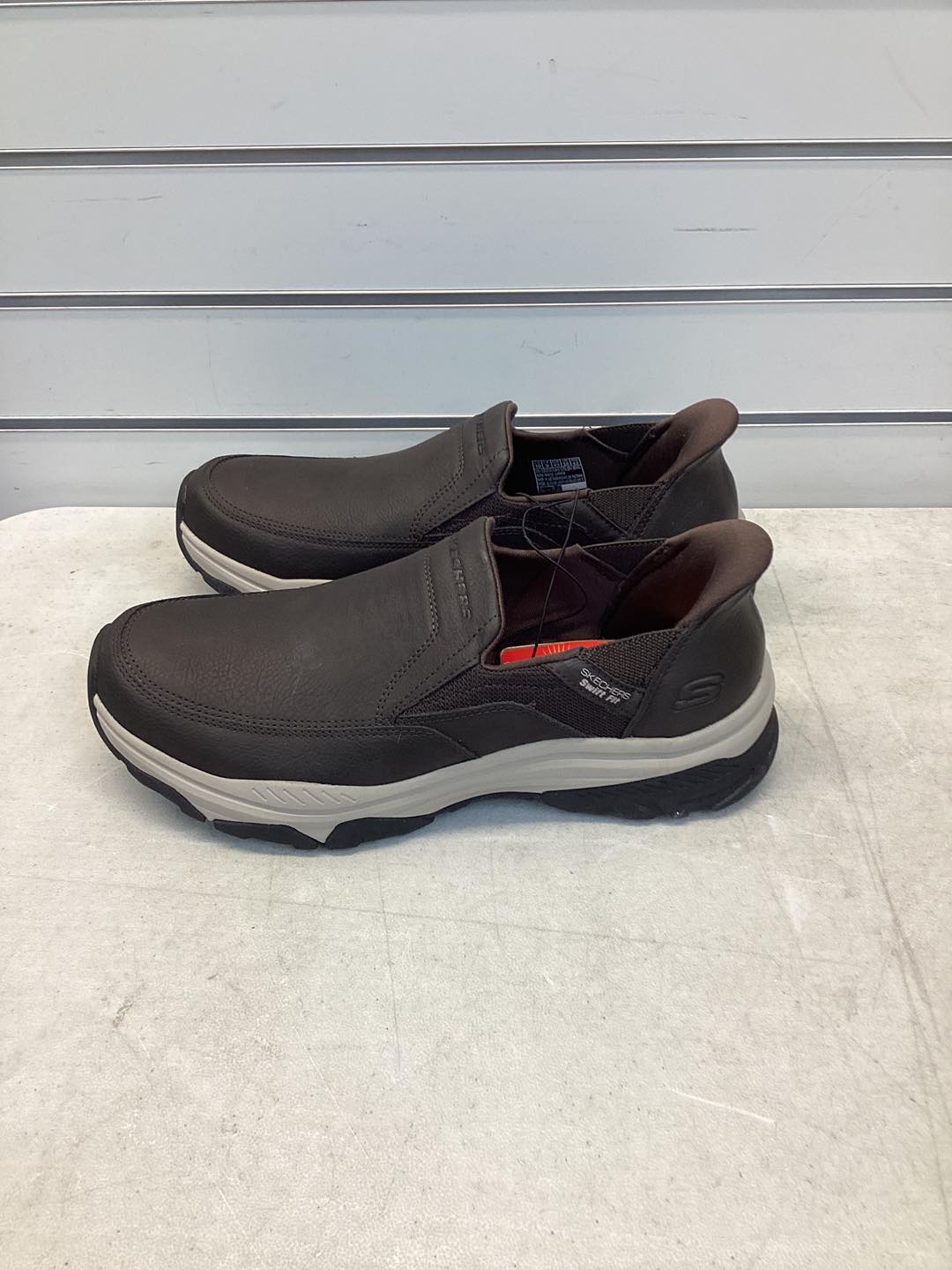 Skechers Men's Hands Free Swift Fit Sneaker Size 11