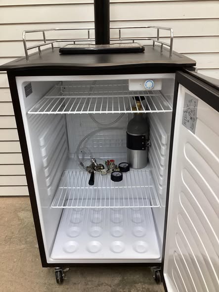 Frigidaire 6.1 cu. ft. Kegerator Beer Bar with Single Tap - Lightly Used