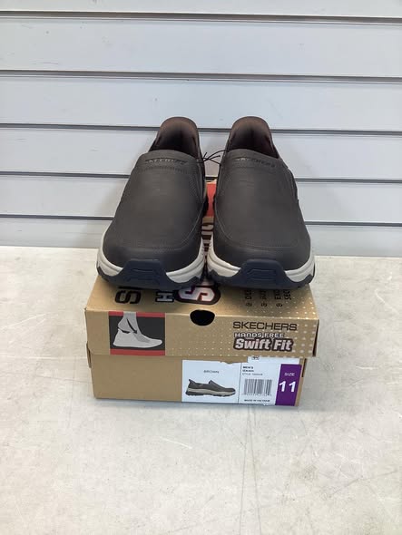 Skechers Men's Hands Free Swift Fit Sneaker Size 11