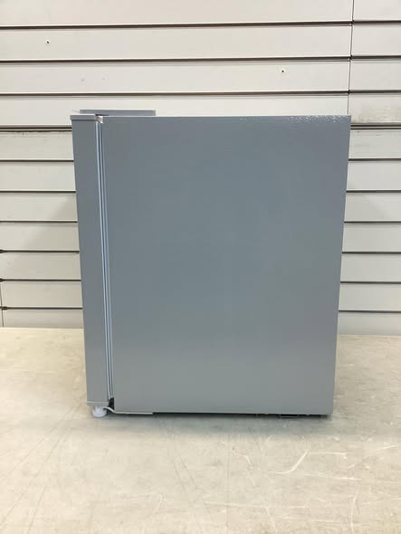 Frigidaire 1.6 cu. Ft. Retro Mini Refrigerator in Silver Moonbeam