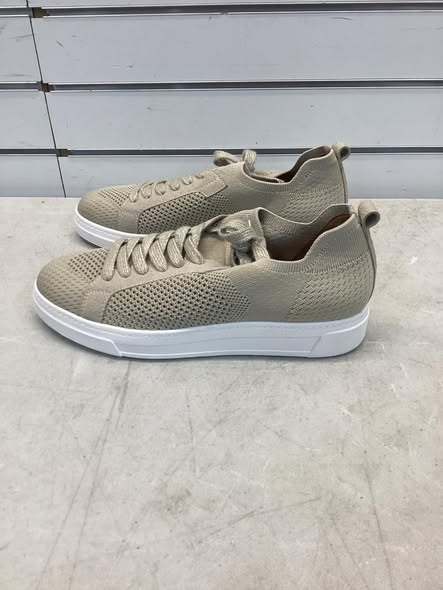 White Mountain Women's Lace-Up Sneaker Size 10