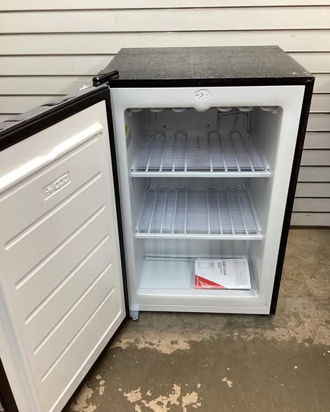 Frigidaire 3.0 cu. ft. Upright Freezer- EFRF314, Platinum
