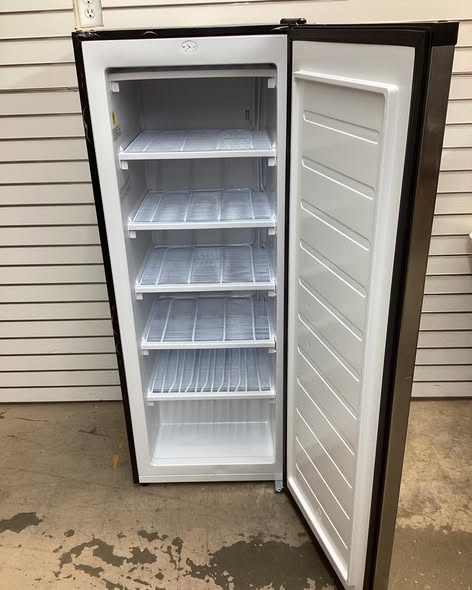 Frigidaire 6.5 Cu ft Upright Freezer