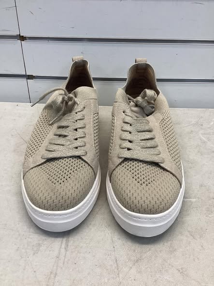 White Mountain Women's Lace-Up Sneaker Size 10