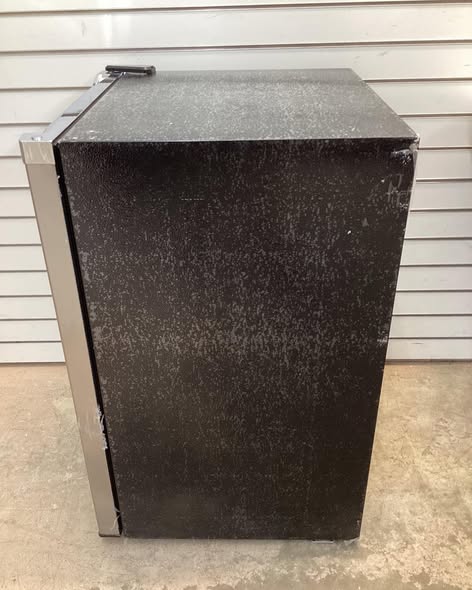 Frigidaire 3.0 cu. ft. Upright Freezer- EFRF314, Platinum