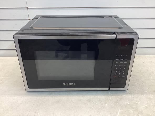 Frigidaire 1.5 cu. ft. 1000 w Countertop Microwave in Stainless Steel