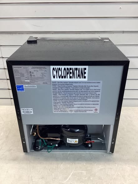 Frigidaire 1.6 cu. ft. Retro Mini Fridge in Platinum Design