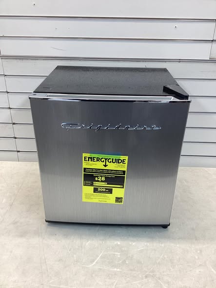 Frigidaire 1.6 cu. ft. Retro Mini Fridge in Platinum Design
