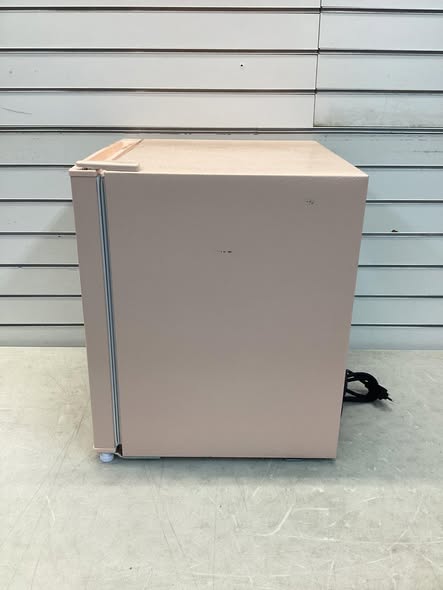 Frigidaire 1.6 cu ft Mini Refrigerator in Coral with Freezer