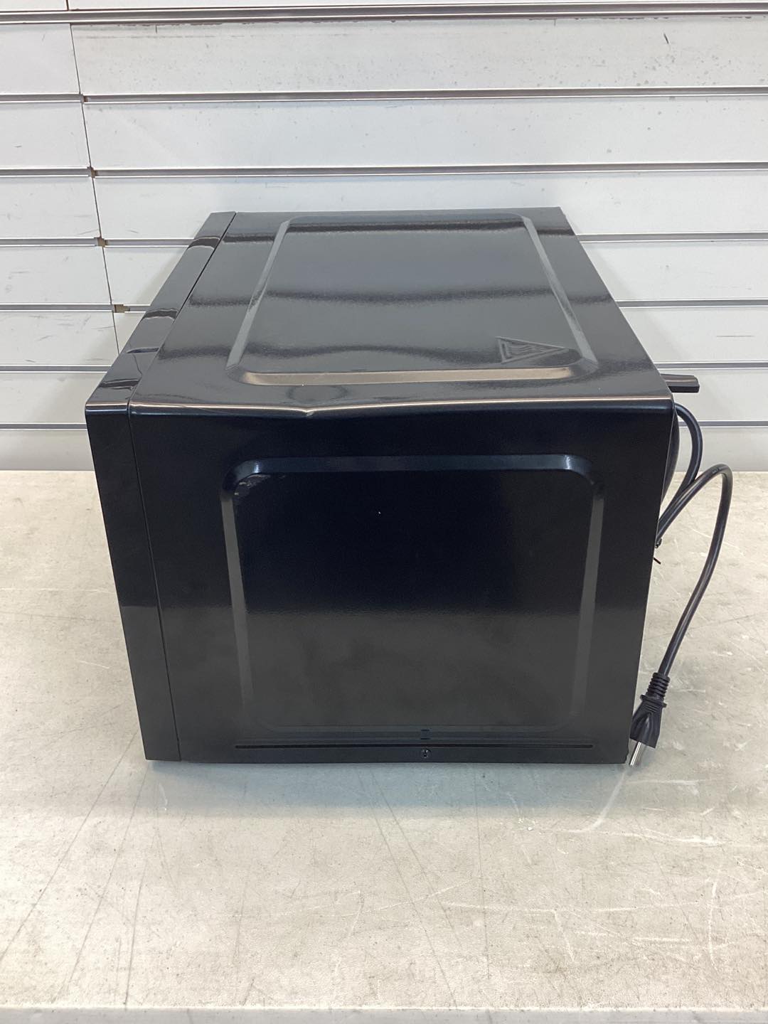 Frigidaire 1.5 cu. ft. 1000 w Countertop Microwave in Stainless Steel