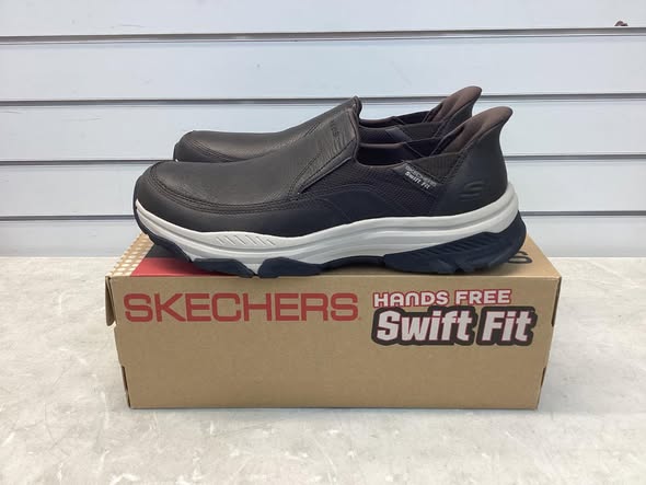 Skechers Men's Hands Free Swift Fit Sneaker - Size 12