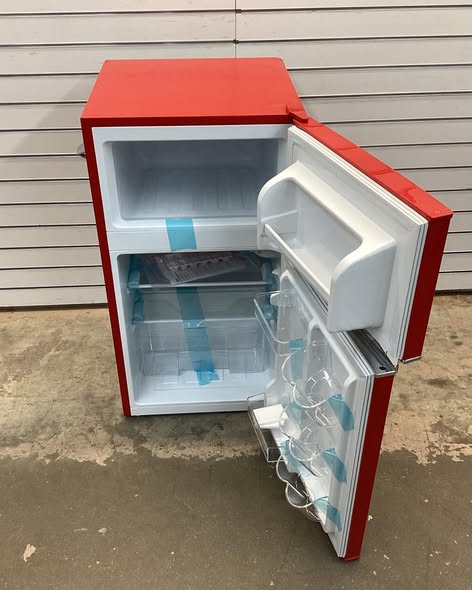 Frigidaire 3.1 cu. ft. 2 Door Retro Mini Fridge in Red