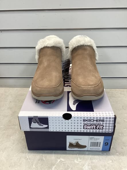 Skechers Women's Swift Fit Easy Going Boot - Size 9