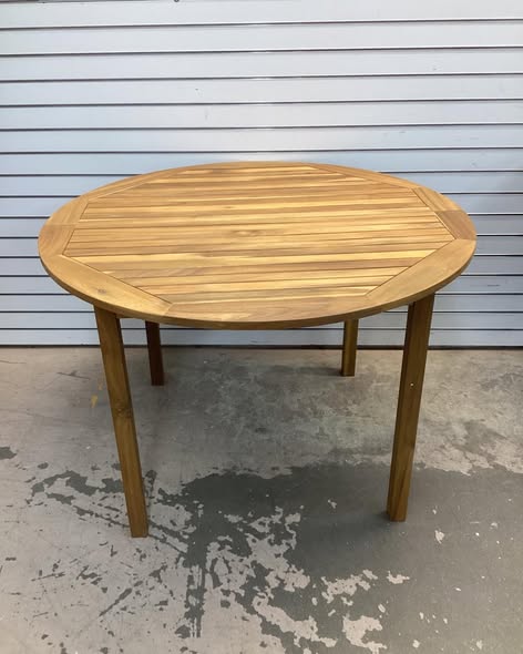 Costway 4-Person Large Round Outdoor Dining Table
