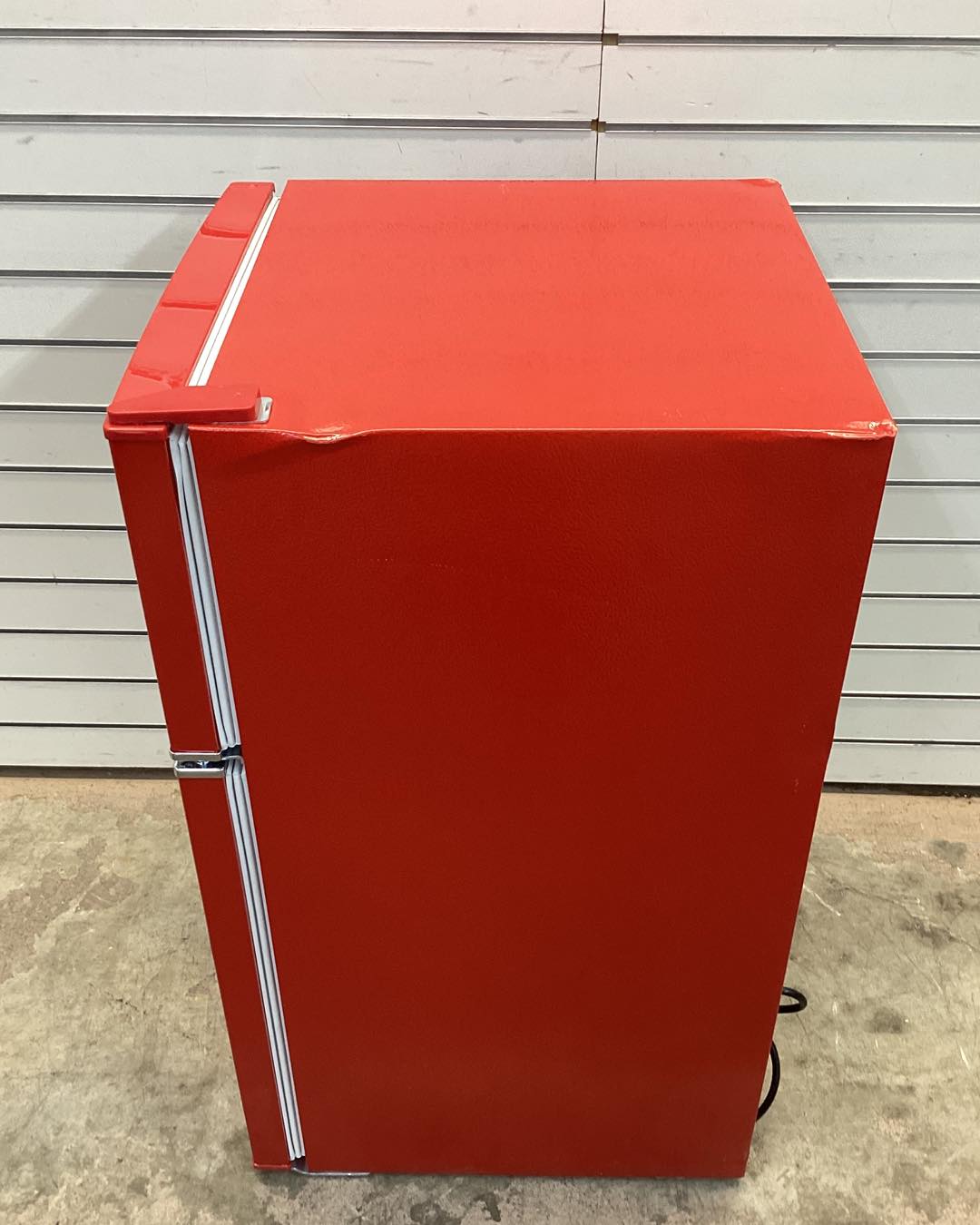 Frigidaire 3.1 cu. ft. 2 Door Retro Mini Fridge in Red