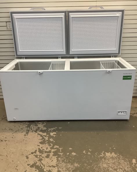 Hamilton Beach 82 in 30 cu. ft. Manual Defrost Dual Door Chest Freezer in White