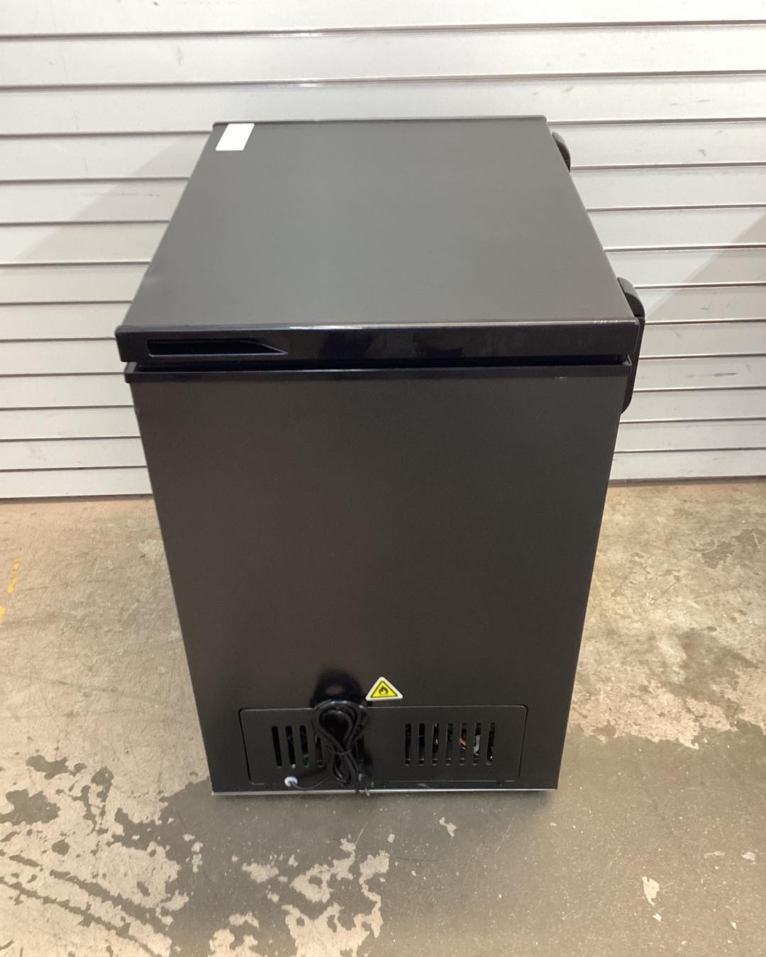 Frigidaire 5 cu. ft. Manual Defrost Chest Freezer, Garage Ready Deep Freezer With Adjustable Thermostat in Black
