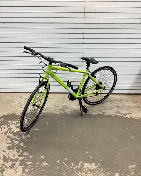 batch Fitness Bicycle Medium Frame 28” Wheel in Gloss Moss Yellow