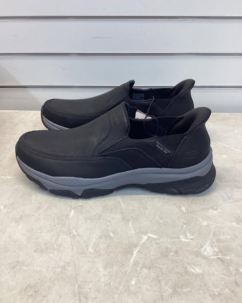 Skechers Men's Hands Free Swift Fit Sneaker Size 11 - Black