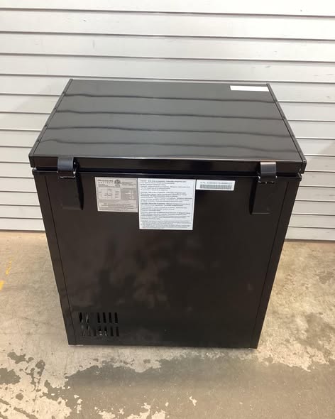 Frigidaire 5.0 CU FT CHEST FREEZER in Black