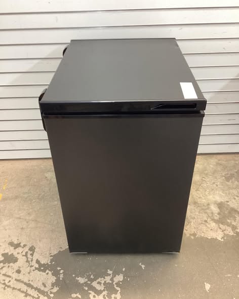 Frigidaire 5 cu. ft. Manual Defrost Chest Freezer, Garage Ready Deep Freezer With Adjustable Thermostat in Black