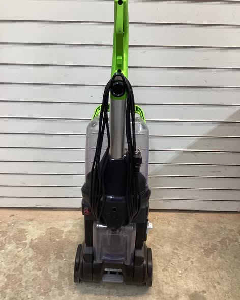 Lightly used Bissell TurboClean DualPro Pet Carpet Cleaner, Missing attachments.