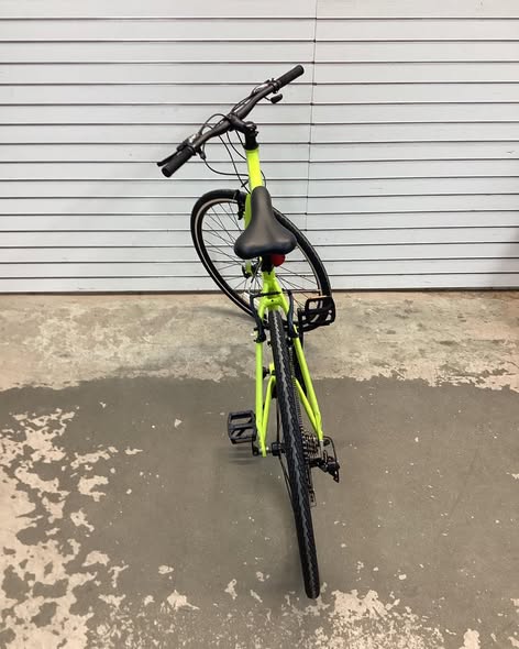 batch Fitness Bicycle Medium Frame 28” Wheel in Gloss Moss Yellow
