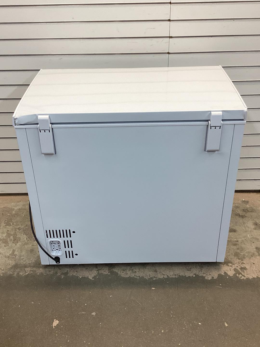 Frigidaire 7.0 cu ft Chest Freezer, White