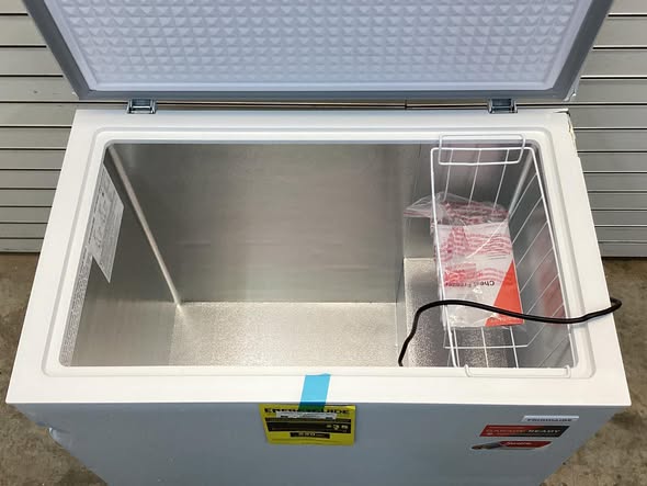 Frigidaire 7.0 cu ft Chest Freezer, White